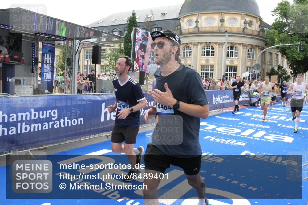 29.06.2025 - hella hamburg halbmarathon Michael Strokosch http://msf.ph/oto/8489401 29.06.2025 10:44:37 Ziel 1468, 1782, 2365, 2402, 3305, 4991, 5476, 6490, 6495, 7322, 7710, 8928, 12554, 12711, 14351, 14464, 14798, 14816, 15862, 16224, 17097, 18107, 18464, 18539, 18560, 18765, 19206 meine-sportfotos.de