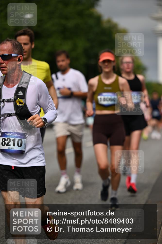 29.06.2025 - hella hamburg halbmarathon Dr. Thomas Lammeyer http://msf.ph/oto/8489403 29.06.2025 10:21:38 Kennedybrücke 1015, 1083, 1156, 1204, 1274, 1458, 1749, 1795, 2225, 2259, 2860, 3210, 3292, 3464, 3466, 3802, 3803, 4218, 4852, 5929, 5930, 6254, 6336, 6352, 6520, 6786, 7011, 7258, 7291, 7945, 8210, 8253, 8309, 8351, 8433, 8558, 8607, 9400, 9647, 9848, 10460, 10620, 10677 meine-sportfotos.de
