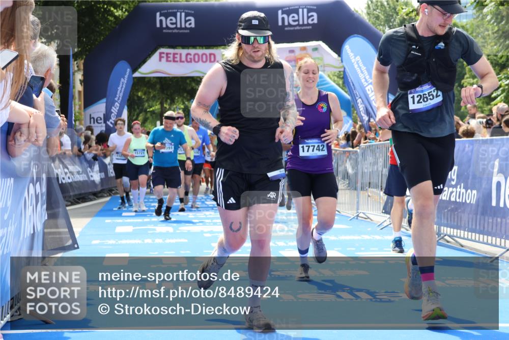 29.06.2025 - hella hamburg halbmarathon Strokosch-Dieckow http://msf.ph/oto/8489424 29.06.2025 11:30:12 Ziel 1148, 3029, 3050, 3600, 3601, 4111, 5110, 6724, 7820, 9217, 10391, 10826, 10921, 11076, 11872, 11984, 12062, 12126, 12652, 12896, 14572, 15721, 15722, 16447, 17742 meine-sportfotos.de