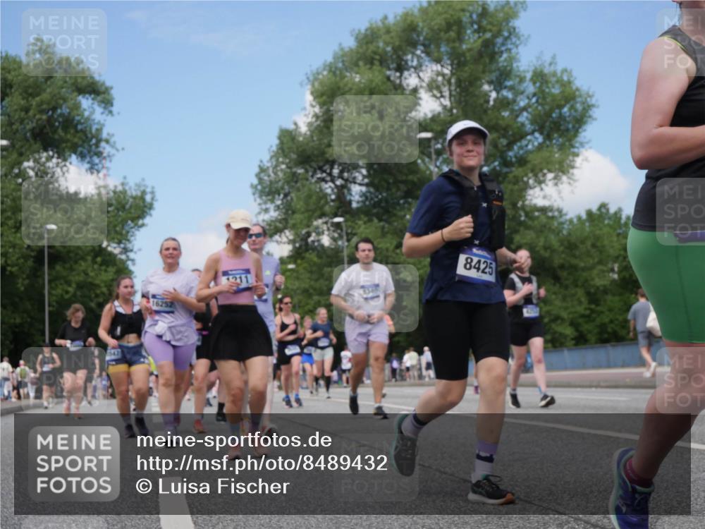 29.06.2025 - hella hamburg halbmarathon Luisa Fischer http://msf.ph/oto/8489432 29.06.2025 11:27:07 Kennedybrücke 1542, 16252, 1211, 8340, 8425, 1211, 1214, 2597, 2663, 3758, 4253, 4505, 5105, 6221, 8340, 8425, 8653, 10546, 10547 meine-sportfotos.de