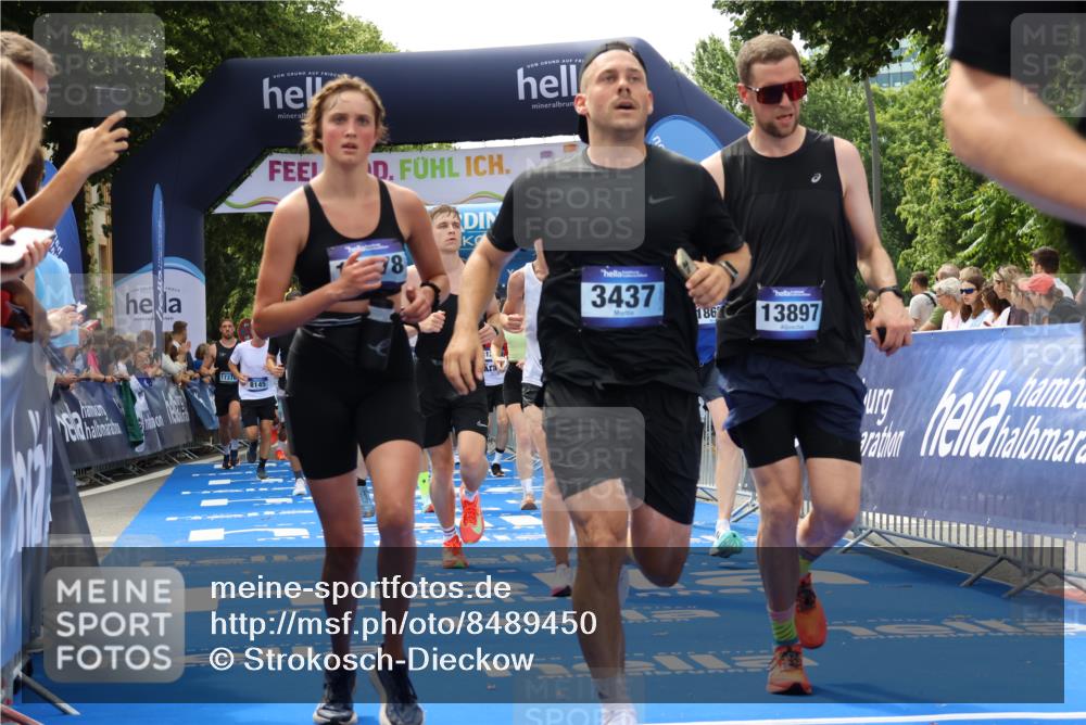 29.06.2025 - hella hamburg halbmarathon Strokosch-Dieckow http://msf.ph/oto/8489450 29.06.2025 10:43:48 Ziel 1976, 3437, 3697, 3907, 5624, 5692, 6903, 6991, 7185, 8145, 9043, 9159, 9374, 10493, 11153, 11778, 11809, 11848, 12438, 12966, 13897, 14201, 14210, 14861, 15512, 16062, 16105, 16549, 17376, 17403, 18650, 18678, 19090 meine-sportfotos.de