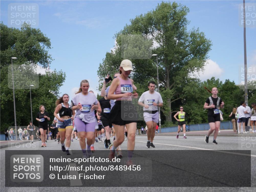 29.06.2025 - hella hamburg halbmarathon Luisa Fischer http://msf.ph/oto/8489456 29.06.2025 11:27:08 Kennedybrücke 1547, 6252, 18971, 1211, 8340, 4253, 1211, 1214, 2597, 2663, 3758, 4253, 4505, 5105, 6221, 8340, 8425, 8653, 10546, 10547 meine-sportfotos.de