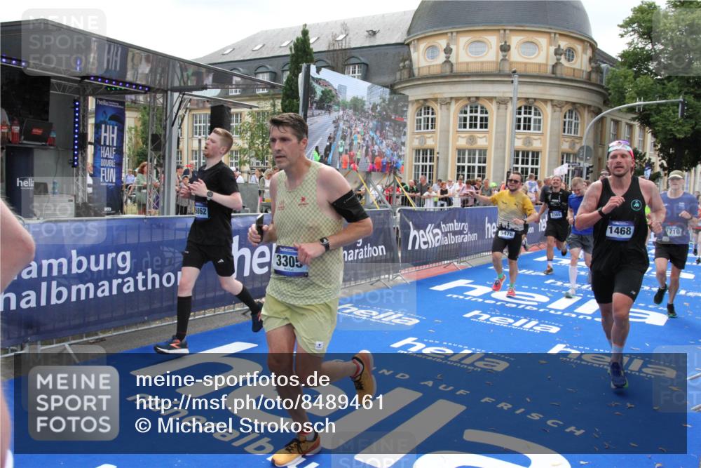 29.06.2025 - hella hamburg halbmarathon Michael Strokosch http://msf.ph/oto/8489461 29.06.2025 10:44:39 Ziel 1468, 1782, 2365, 2402, 3305, 4991, 5476, 6490, 6495, 7322, 7710, 10669, 12711, 14351, 14798, 14816, 15862, 16224, 17097, 18107, 18464, 18539, 18560, 18765, 18868, 19206 meine-sportfotos.de