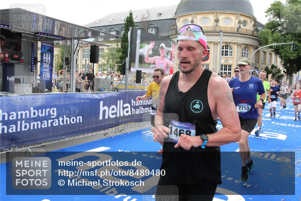 29.06.2025 - hella hamburg halbmarathon Michael Strokosch http://msf.ph/oto/8489480 29.06.2025 10:44:40 Ziel 1468, 1782, 2365, 2402, 3305, 4991, 5476, 6490, 6495, 7710, 10669, 12711, 14351, 14798, 14816, 15862, 16224, 17097, 18107, 18437, 18464, 18539, 18560, 18868, 19206 meine-sportfotos.de