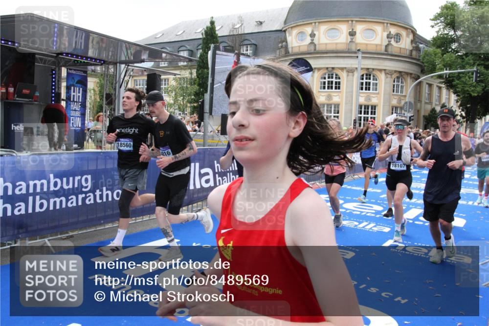 29.06.2025 - hella hamburg halbmarathon Michael Strokosch http://msf.ph/oto/8489569 29.06.2025 10:44:43 Ziel 1782, 2365, 2402, 4991, 5476, 6490, 6495, 10669, 12711, 14351, 14798, 14816, 15185, 15233, 16224, 17251, 18107, 18437, 18464, 18539, 18560, 18868, 19206 meine-sportfotos.de