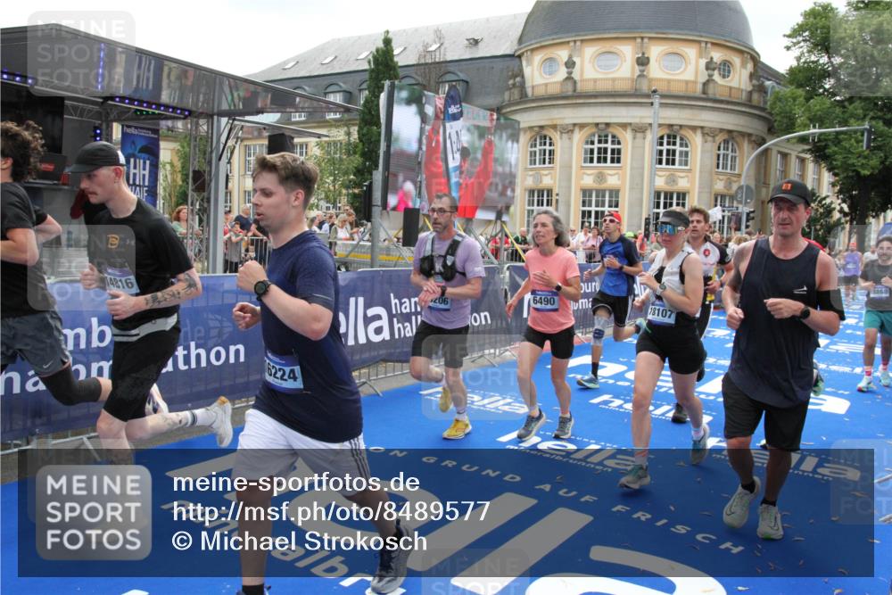 29.06.2025 - hella hamburg halbmarathon Michael Strokosch http://msf.ph/oto/8489577 29.06.2025 10:44:43 Ziel 1782, 2365, 2402, 4991, 5476, 6490, 6495, 10669, 12711, 14351, 14798, 14816, 15185, 15233, 16224, 17251, 18107, 18437, 18464, 18539, 18560, 18868, 19206 meine-sportfotos.de