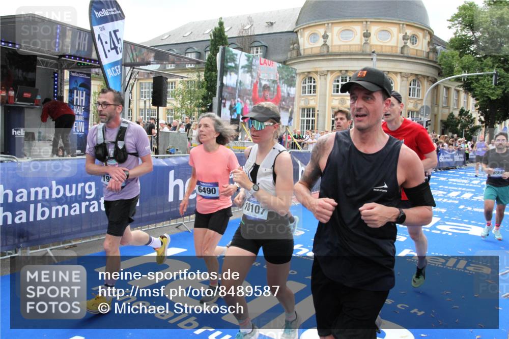 29.06.2025 - hella hamburg halbmarathon Michael Strokosch http://msf.ph/oto/8489587 29.06.2025 10:44:44 Ziel 1782, 4270, 4991, 6490, 10669, 12711, 14351, 14798, 14816, 15185, 15233, 16224, 17251, 18107, 18437, 18464, 18560, 18868, 19206 meine-sportfotos.de