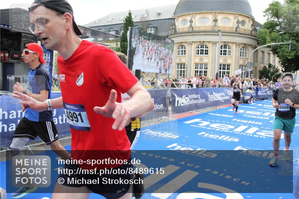 29.06.2025 - hella hamburg halbmarathon Michael Strokosch http://msf.ph/oto/8489615 29.06.2025 10:44:44 Ziel 1782, 4270, 4991, 6490, 10669, 12711, 14351, 14798, 14816, 15185, 15233, 16224, 17251, 18107, 18437, 18464, 18560, 18868, 19206 meine-sportfotos.de