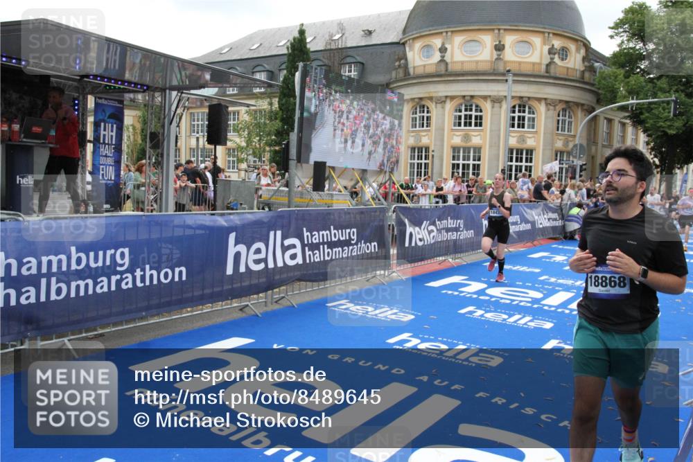 29.06.2025 - hella hamburg halbmarathon Michael Strokosch http://msf.ph/oto/8489645 29.06.2025 10:44:45 Ziel 1782, 2970, 4270, 4991, 6490, 10669, 14816, 15185, 15233, 16224, 17251, 18107, 18437, 18464, 18560, 18868, 19206 meine-sportfotos.de