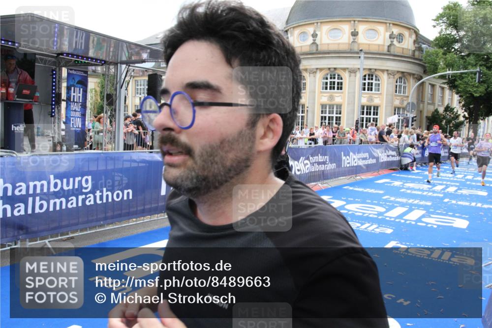 29.06.2025 - hella hamburg halbmarathon Michael Strokosch http://msf.ph/oto/8489663 29.06.2025 10:44:46 Ziel 1782, 1941, 2970, 3785, 4270, 4991, 6490, 10669, 15185, 15233, 17251, 18107, 18437, 18464, 18868, 19206 meine-sportfotos.de