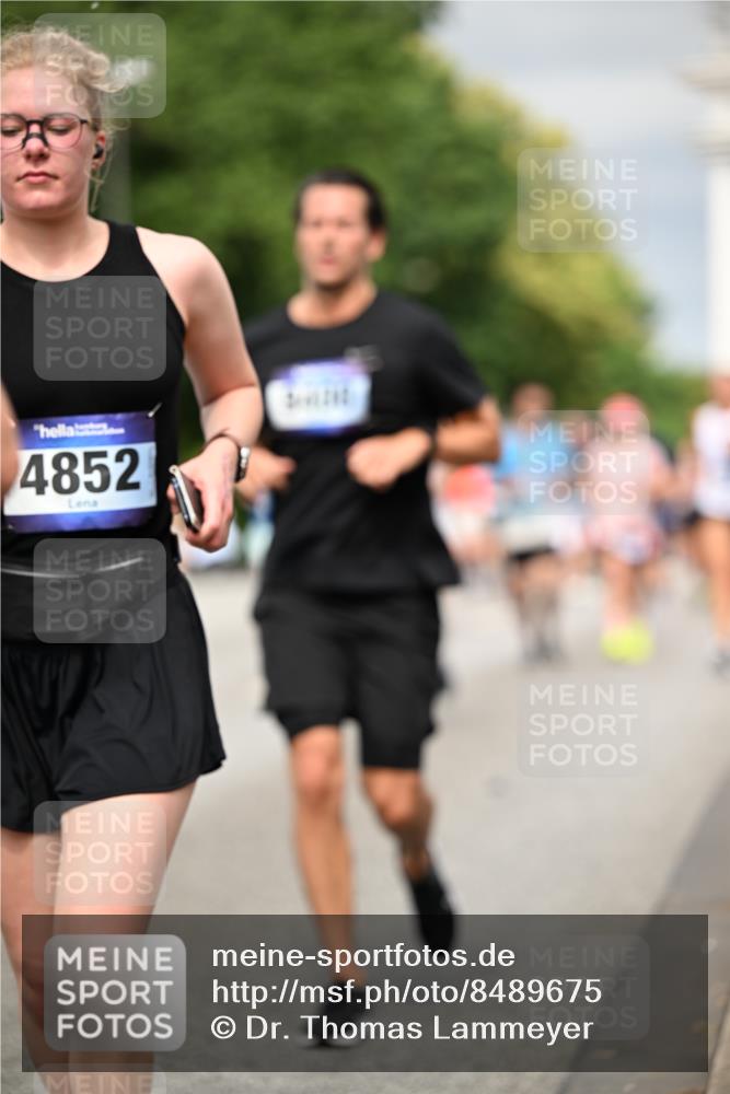 29.06.2025 - hella hamburg halbmarathon Dr. Thomas Lammeyer http://msf.ph/oto/8489675 29.06.2025 10:21:41 Kennedybrücke 1015, 1083, 1156, 1204, 1274, 1458, 1622, 1749, 1795, 2259, 3138, 3210, 3292, 3464, 3466, 3802, 3803, 4218, 4852, 5929, 5930, 6254, 6336, 6352, 6520, 6786, 7011, 7258, 7945, 8210, 8309, 8351, 8433, 8607, 9400, 9848, 10460, 10509, 10620, 10677, 11372 meine-sportfotos.de