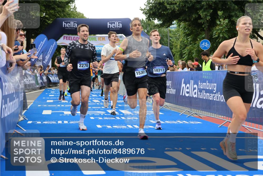 29.06.2025 - hella hamburg halbmarathon Strokosch-Dieckow http://msf.ph/oto/8489676 29.06.2025 10:45:07 Ziel 1171, 2270, 3917, 4997, 6054, 6266, 6375, 6575, 6819, 7087, 7709, 7843, 9302, 9710, 10313, 10741, 11688, 12783, 13919, 15334, 15365, 15636, 15651, 15760, 16513, 16685, 16689, 17120, 17381, 17960, 18346, 18718 meine-sportfotos.de