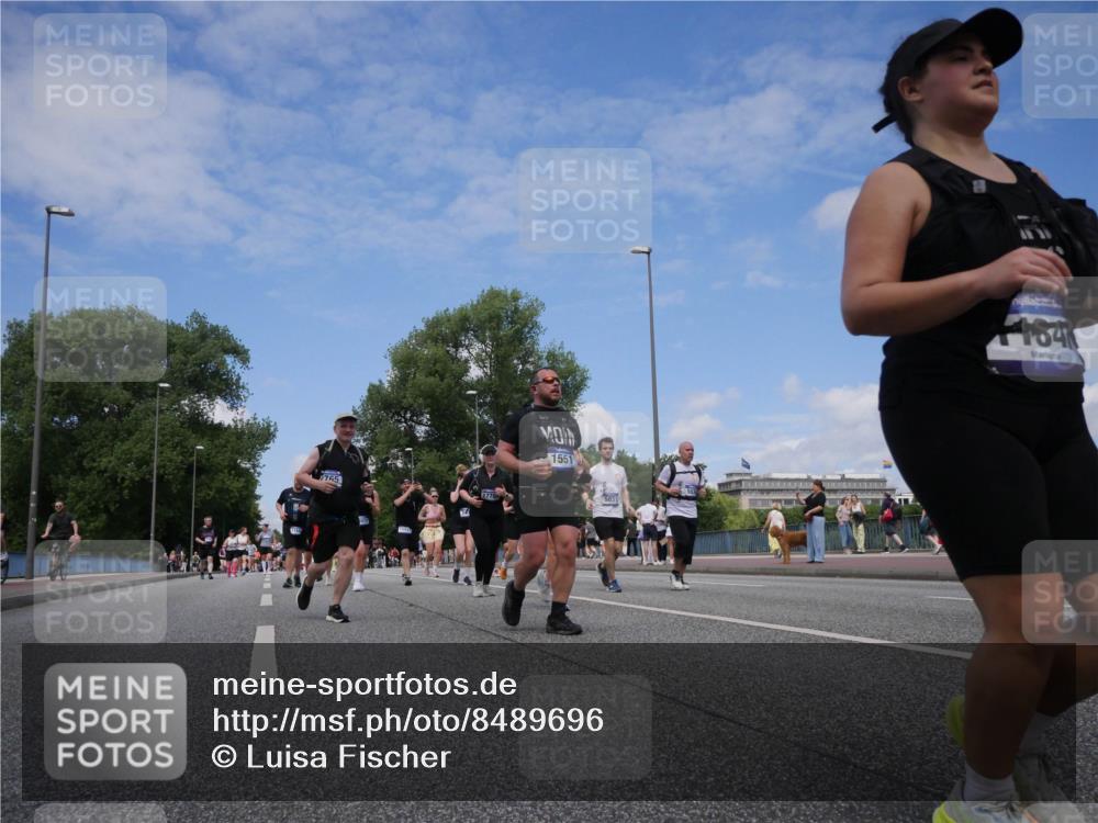 29.06.2025 - hella hamburg halbmarathon Luisa Fischer http://msf.ph/oto/8489696 29.06.2025 11:27:20 Kennedybrücke 765, 1551, 5031, 184, 1551, 2597, 2765, 5030, 5031, 5105, 5984, 6557, 7434, 8671 meine-sportfotos.de