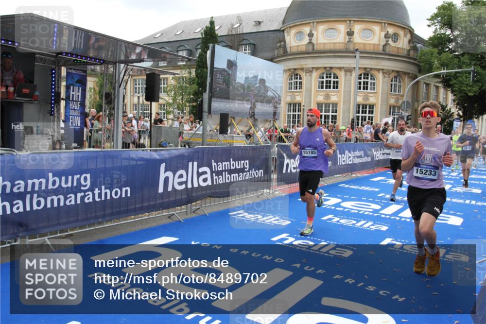 29.06.2025 - hella hamburg halbmarathon Michael Strokosch http://msf.ph/oto/8489702 29.06.2025 10:44:49 Ziel 1941, 2970, 3004, 3098, 3785, 4270, 4915, 7056, 7167, 7325, 15185, 15233, 16834, 17251, 18437, 19207, 19210 meine-sportfotos.de