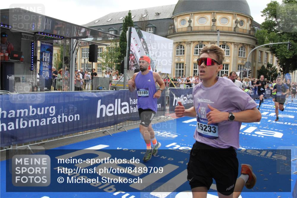 29.06.2025 - hella hamburg halbmarathon Michael Strokosch http://msf.ph/oto/8489709 29.06.2025 10:44:49 Ziel 1941, 2970, 3004, 3098, 3785, 4270, 4915, 7056, 7167, 7325, 15185, 15233, 16834, 17251, 18437, 19207, 19210 meine-sportfotos.de