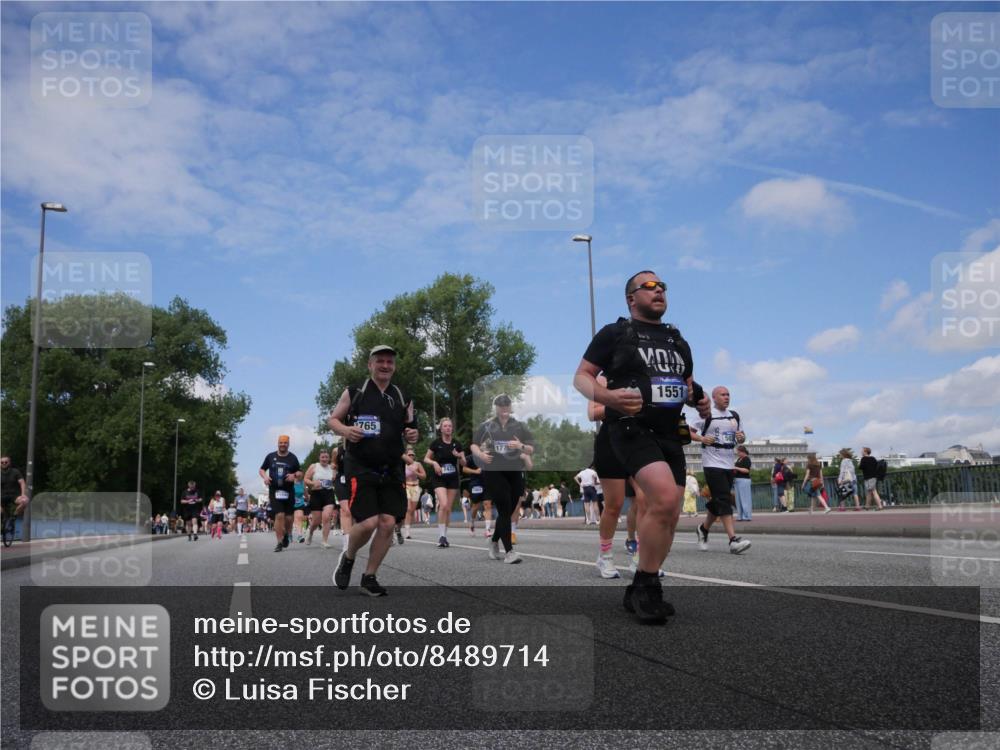 29.06.2025 - hella hamburg halbmarathon Luisa Fischer http://msf.ph/oto/8489714 29.06.2025 11:27:21 Kennedybrücke 765, 1551, 1551, 2765, 5030, 5031, 5984, 6557, 7434, 8671 meine-sportfotos.de