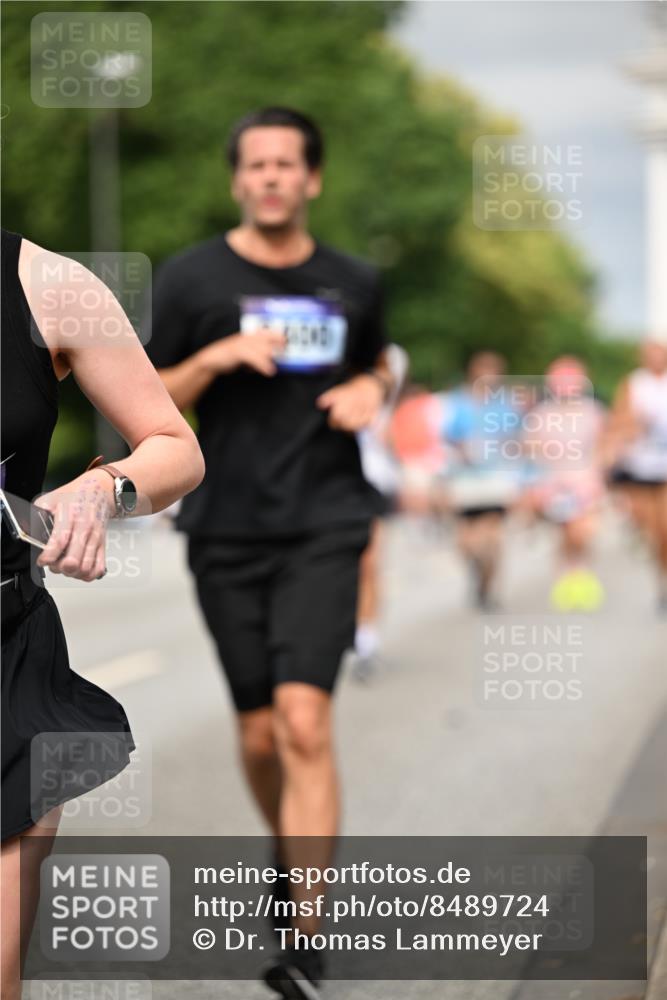 29.06.2025 - hella hamburg halbmarathon Dr. Thomas Lammeyer http://msf.ph/oto/8489724 29.06.2025 10:21:41 Kennedybrücke 1015, 1083, 1156, 1204, 1274, 1458, 1622, 1749, 1795, 2259, 3138, 3210, 3292, 3464, 3466, 3802, 3803, 4218, 4852, 5929, 5930, 6254, 6336, 6352, 6520, 6786, 7011, 7258, 7945, 8210, 8309, 8351, 8433, 8607, 9400, 9848, 10460, 10509, 10620, 10677, 11372 meine-sportfotos.de