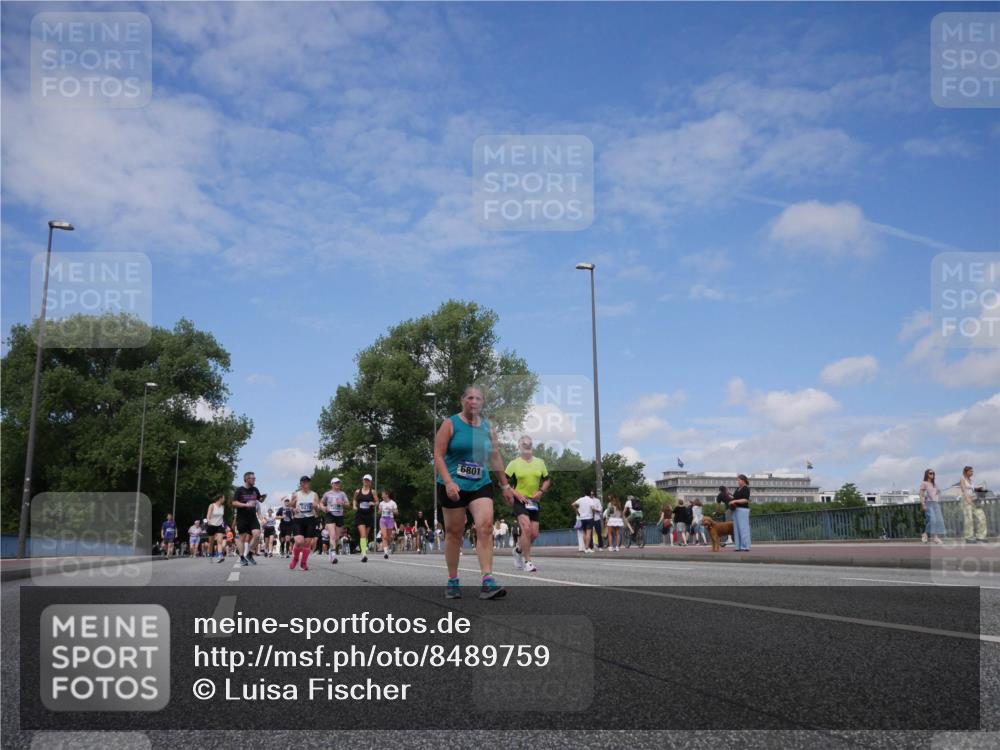 29.06.2025 - hella hamburg halbmarathon Luisa Fischer http://msf.ph/oto/8489759 29.06.2025 11:27:28 Kennedybrücke 6801, 5278, 5984, 6801, 7434, 8671, 10503, 10504 meine-sportfotos.de