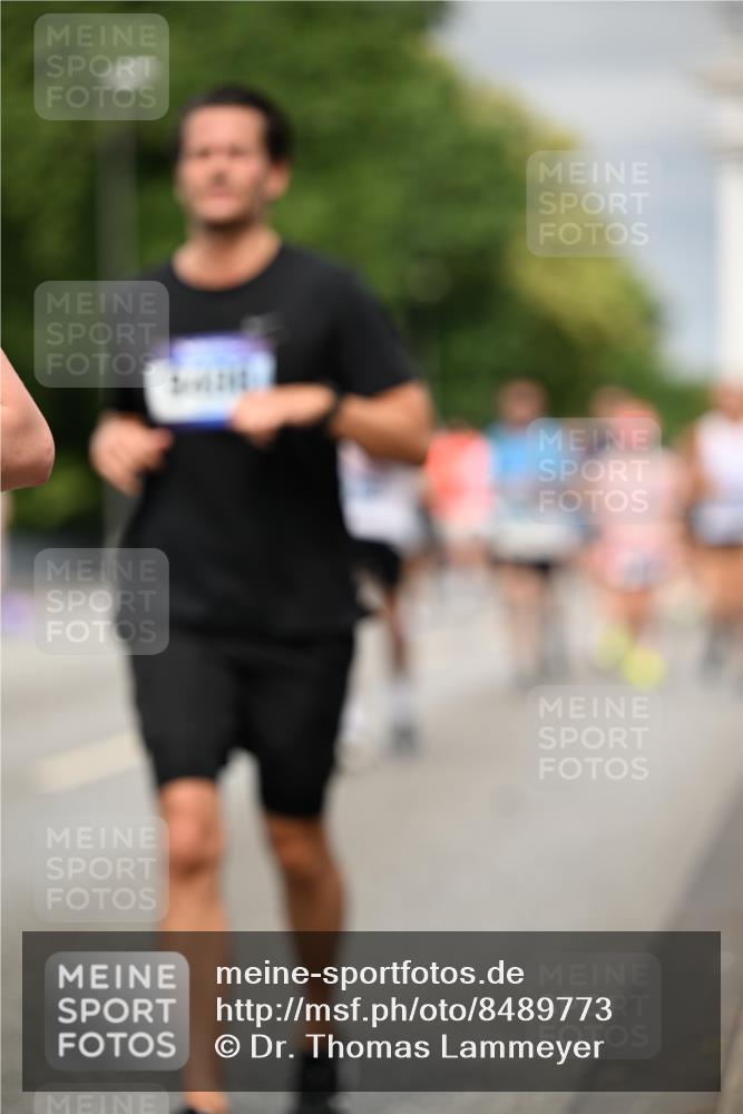 29.06.2025 - hella hamburg halbmarathon Dr. Thomas Lammeyer http://msf.ph/oto/8489773 29.06.2025 10:21:41 Kennedybrücke 1015, 1083, 1156, 1204, 1274, 1458, 1622, 1749, 1795, 2259, 3138, 3210, 3292, 3464, 3466, 3802, 3803, 4218, 4852, 5929, 5930, 6254, 6336, 6352, 6520, 6786, 7011, 7258, 7945, 8210, 8309, 8351, 8433, 8607, 9400, 9848, 10460, 10509, 10620, 10677, 11372 meine-sportfotos.de