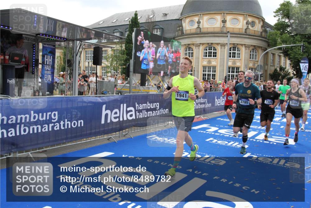 29.06.2025 - hella hamburg halbmarathon Michael Strokosch http://msf.ph/oto/8489782 29.06.2025 10:44:53 Ziel 1941, 2098, 2970, 3004, 3098, 3785, 4270, 4425, 4915, 7056, 7167, 7325, 9720, 12161, 16834, 17406, 18631, 19207, 19210 meine-sportfotos.de