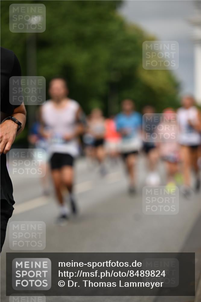 29.06.2025 - hella hamburg halbmarathon Dr. Thomas Lammeyer http://msf.ph/oto/8489824 29.06.2025 10:21:42 Kennedybrücke 1015, 1156, 1204, 1274, 1458, 1622, 1749, 1795, 2259, 2931, 3138, 3210, 3292, 3464, 3466, 3802, 3803, 4218, 4852, 5929, 5930, 6254, 6336, 6352, 6786, 7011, 7258, 7945, 8210, 8309, 8351, 8433, 8607, 9400, 9848, 10460, 10509, 10620, 10677, 11372 meine-sportfotos.de