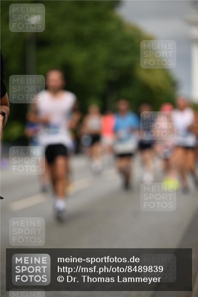 29.06.2025 - hella hamburg halbmarathon Dr. Thomas Lammeyer http://msf.ph/oto/8489839 29.06.2025 10:21:42 Kennedybrücke 1015, 1156, 1204, 1274, 1458, 1622, 1749, 1795, 2259, 2931, 3138, 3210, 3292, 3464, 3466, 3802, 3803, 4218, 4852, 5929, 5930, 6254, 6336, 6352, 6786, 7011, 7258, 7945, 8210, 8309, 8351, 8433, 8607, 9400, 9848, 10460, 10509, 10620, 10677, 11372 meine-sportfotos.de