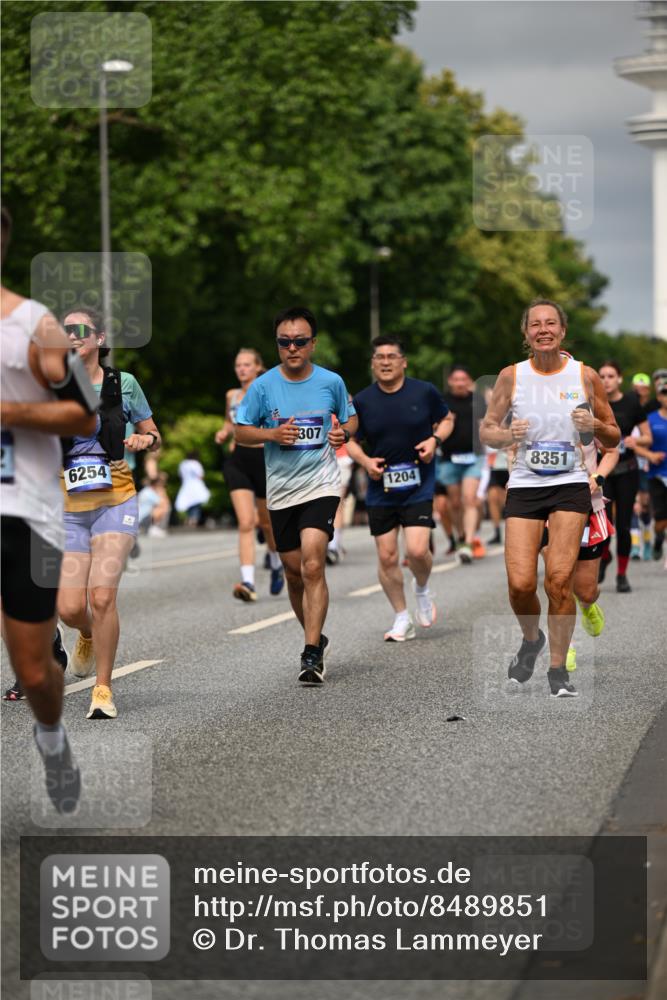 29.06.2025 - hella hamburg halbmarathon Dr. Thomas Lammeyer http://msf.ph/oto/8489851 29.06.2025 10:21:43 Kennedybrücke 1015, 1156, 1204, 1274, 1458, 1622, 1749, 1795, 2094, 2259, 2931, 3138, 3292, 3464, 3466, 3802, 3803, 4218, 4852, 5929, 5930, 6254, 6336, 6352, 6786, 7011, 7258, 7945, 8210, 8309, 8351, 8433, 8607, 9400, 9848, 10460, 10509, 10620, 10677, 11372 meine-sportfotos.de