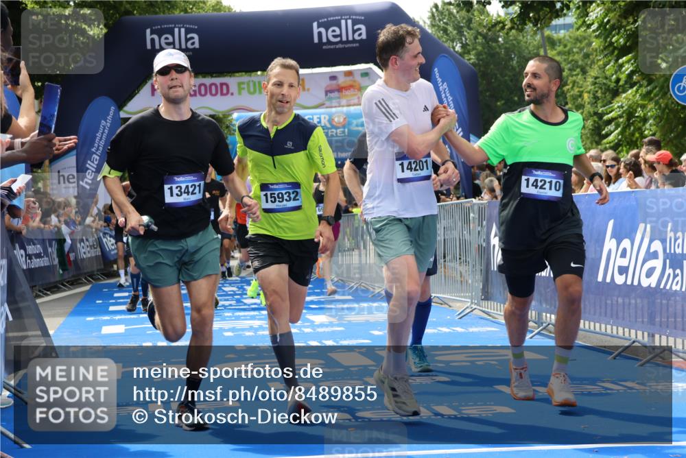 29.06.2025 - hella hamburg halbmarathon Strokosch-Dieckow http://msf.ph/oto/8489855 29.06.2025 10:43:41 Ziel 1976, 3116, 3437, 4318, 6903, 6991, 7185, 9114, 9159, 9374, 11153, 11778, 11848, 13421, 13897, 13996, 14201, 14210, 14690, 15328, 15512, 15932, 16062, 16105, 17912, 18449, 18650, 19090 meine-sportfotos.de