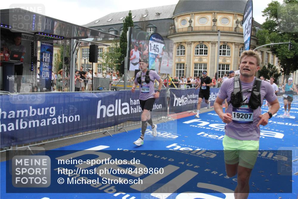 29.06.2025 - hella hamburg halbmarathon Michael Strokosch http://msf.ph/oto/8489860 29.06.2025 10:44:55 Ziel 1941, 2098, 2890, 3004, 3098, 3785, 4425, 4915, 7056, 7167, 7325, 9030, 9720, 12161, 16834, 17382, 17406, 18631, 19207, 19210 meine-sportfotos.de