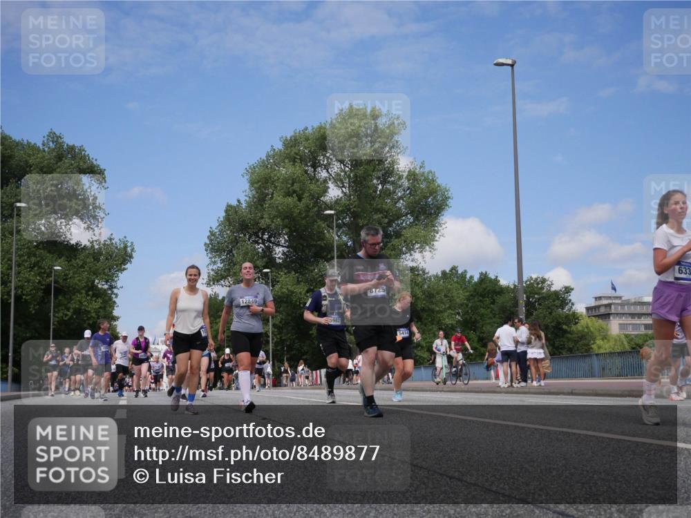 29.06.2025 - hella hamburg halbmarathon Luisa Fischer http://msf.ph/oto/8489877 29.06.2025 11:27:35 Kennedybrücke 12849, 982, 6725, 5414, 633, 1089, 1397, 5278, 5982, 6801, 8725, 9502, 10503, 10504, 10749 meine-sportfotos.de