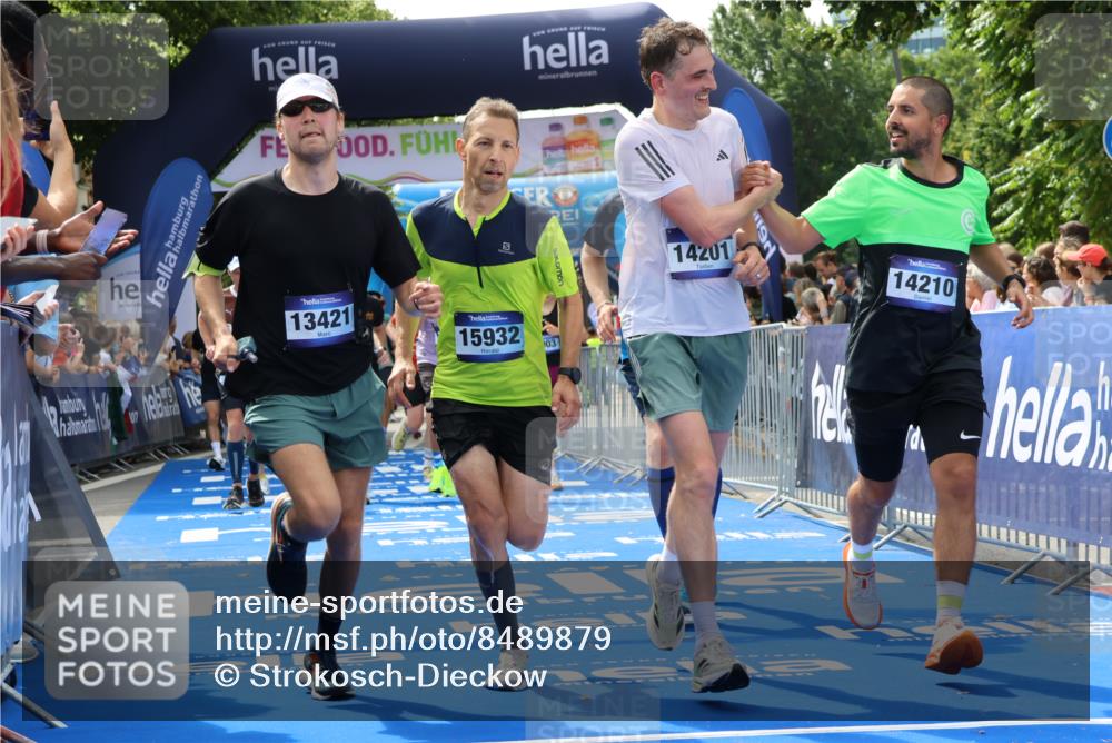 29.06.2025 - hella hamburg halbmarathon Strokosch-Dieckow http://msf.ph/oto/8489879 29.06.2025 10:43:41 Ziel 1976, 3116, 3437, 4318, 6903, 6991, 7185, 9114, 9159, 9374, 11153, 11778, 11848, 13421, 13897, 13996, 14201, 14210, 14690, 15328, 15512, 15932, 16062, 16105, 17912, 18449, 18650, 19090 meine-sportfotos.de