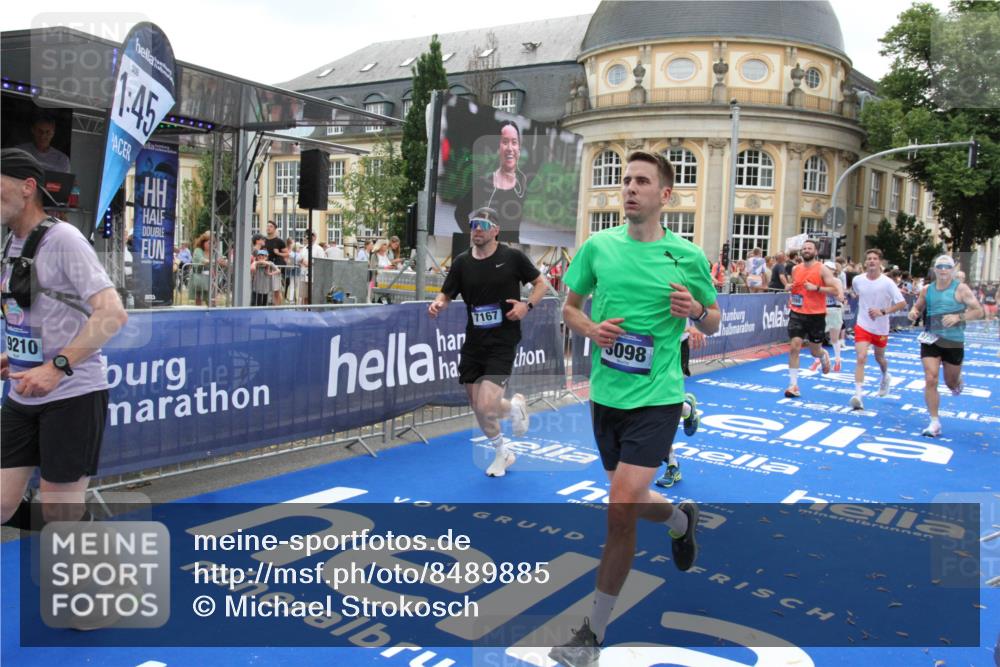 29.06.2025 - hella hamburg halbmarathon Michael Strokosch http://msf.ph/oto/8489885 29.06.2025 10:44:56 Ziel 1520, 2098, 2890, 3004, 3098, 4425, 4915, 7056, 7167, 7325, 9030, 9720, 12161, 16834, 17382, 17406, 18055, 18631, 19207, 19210 meine-sportfotos.de