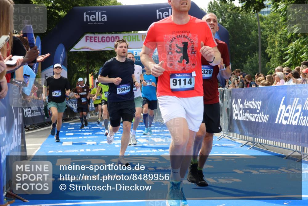 29.06.2025 - hella hamburg halbmarathon Strokosch-Dieckow http://msf.ph/oto/8489956 29.06.2025 10:43:39 Ziel 1976, 3116, 4318, 6903, 6991, 9114, 9159, 11153, 11848, 13421, 13996, 14201, 14210, 14484, 14690, 15328, 15512, 15932, 16062, 16105, 17912, 18449, 18775, 19090, 19229 meine-sportfotos.de