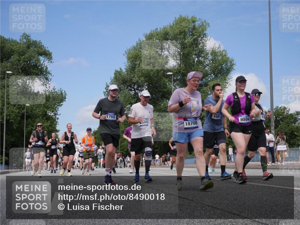 29.06.2025 - hella hamburg halbmarathon Luisa Fischer http://msf.ph/oto/8490018 29.06.2025 11:27:43 Kennedybrücke 11476, 1765, 2544, 15708, 1091, 10, 9504, 1089, 1091, 1397, 1538, 1765, 2544, 2717, 5982, 6501, 6732, 6733, 8725, 9502, 9504, 10749 meine-sportfotos.de