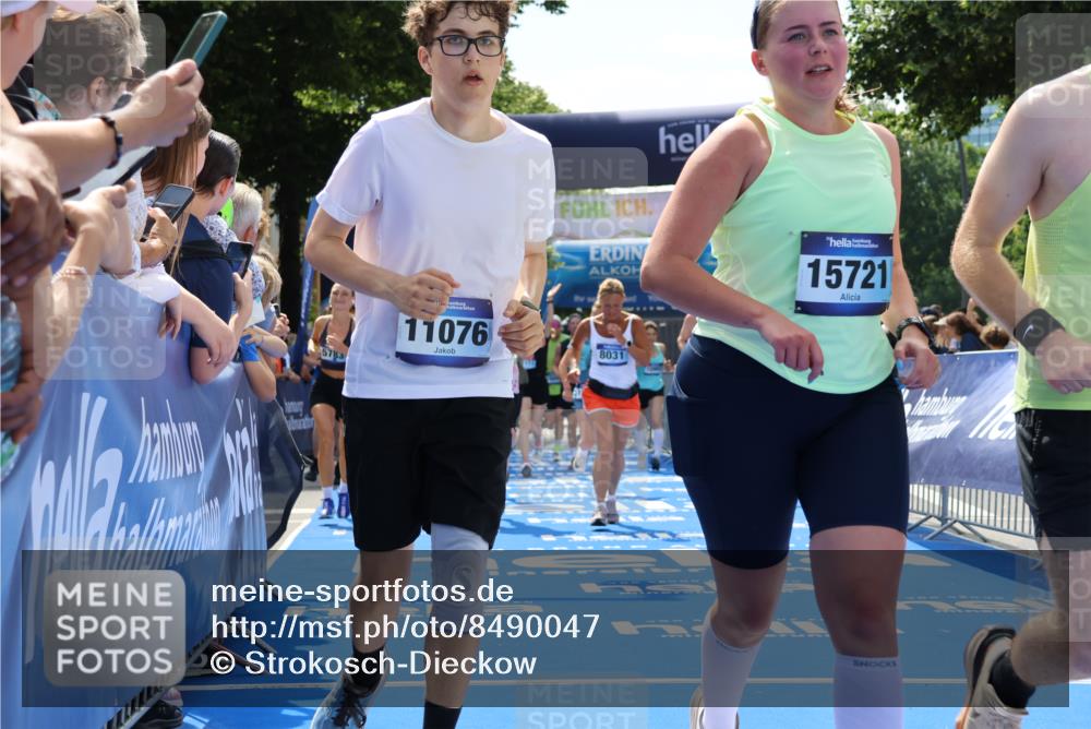 29.06.2025 - hella hamburg halbmarathon Strokosch-Dieckow http://msf.ph/oto/8490047 29.06.2025 11:30:18 Ziel 1148, 3029, 3050, 3600, 3601, 4111, 5783, 5806, 8031, 8221, 9183, 9188, 10391, 11076, 11111, 11872, 12062, 12126, 12652, 14644, 14649, 14788, 14888, 15155, 15721, 15722, 15983, 16447, 17714, 17742, 18883 meine-sportfotos.de