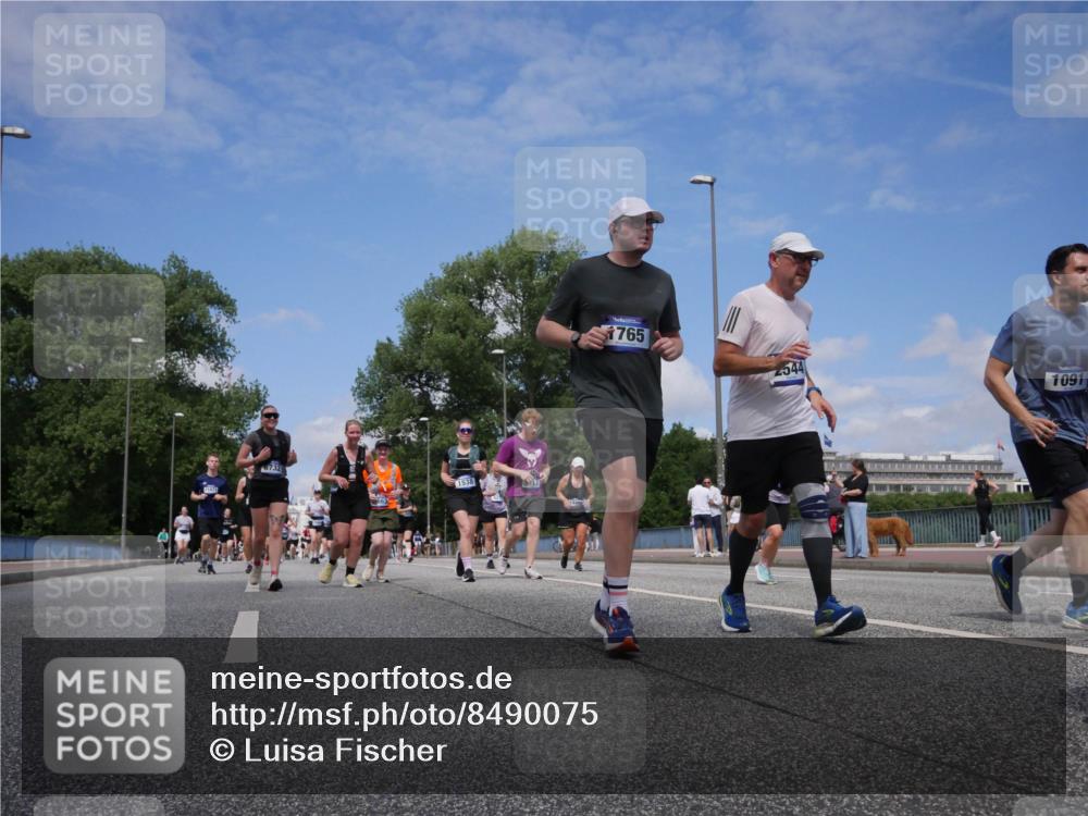 29.06.2025 - hella hamburg halbmarathon Luisa Fischer http://msf.ph/oto/8490075 29.06.2025 11:27:45 Kennedybrücke 11471, 6732, 1538, 917, 1444, 1765, 544, 1091, 1089, 1091, 1538, 1765, 2544, 2717, 6501, 6732, 6733, 8725, 9502, 9504, 10749 meine-sportfotos.de