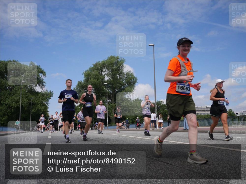 29.06.2025 - hella hamburg halbmarathon Luisa Fischer http://msf.ph/oto/8490152 29.06.2025 11:27:49 Kennedybrücke 11471, 272, 11470, 727, 1893, 16663, 14411, 1091, 1538, 1765, 2544, 2717, 2727, 2729, 4668, 4677, 6451, 6501, 6732, 6733, 8214, 9504 meine-sportfotos.de