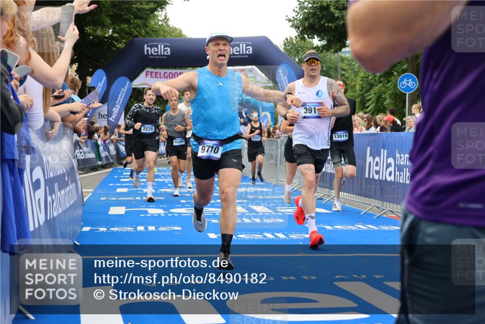29.06.2025 - hella hamburg halbmarathon Strokosch-Dieckow http://msf.ph/oto/8490182 29.06.2025 10:45:05 Ziel 1171, 2270, 3917, 4997, 6266, 6375, 6575, 6819, 7087, 7709, 7843, 9302, 9710, 10313, 10741, 11688, 13919, 15334, 15365, 15651, 16058, 16685, 16689, 17120, 17381, 17544, 17960, 18346, 18718 meine-sportfotos.de