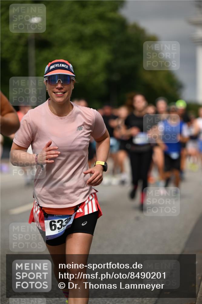 29.06.2025 - hella hamburg halbmarathon Dr. Thomas Lammeyer http://msf.ph/oto/8490201 29.06.2025 10:21:48 Kennedybrücke 1015, 1156, 1204, 1274, 1458, 1554, 1622, 1749, 1795, 2094, 2259, 2931, 3138, 3292, 3802, 3803, 4218, 4852, 5002, 5004, 5929, 5930, 6254, 6336, 6352, 7011, 7258, 7945, 8144, 8210, 8351, 8433, 8607, 9400, 9798, 9848, 10460, 10509, 10620, 10677, 11275, 11372 meine-sportfotos.de