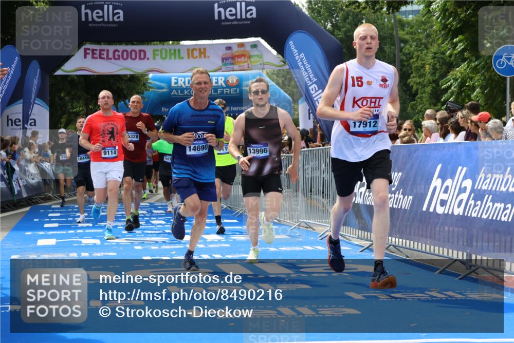29.06.2025 - hella hamburg halbmarathon Strokosch-Dieckow http://msf.ph/oto/8490216 29.06.2025 10:43:36 Ziel 3116, 4080, 4318, 5124, 6903, 6991, 7635, 9114, 10246, 11648, 12623, 13421, 13996, 14201, 14210, 14484, 14690, 15328, 15932, 16338, 17912, 18449, 18513, 18775, 18810, 19090, 19229 meine-sportfotos.de