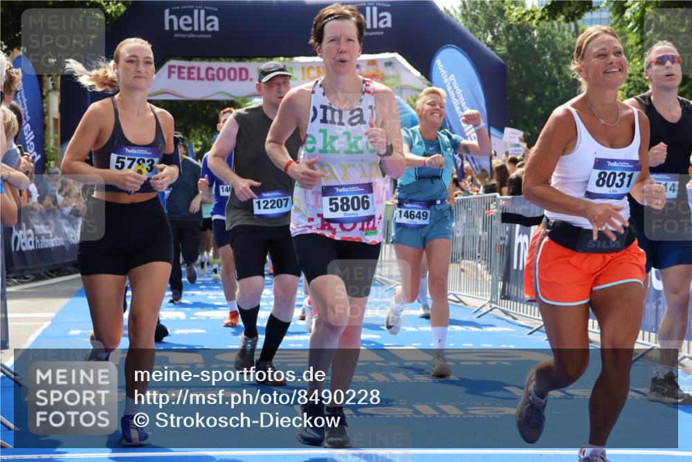 29.06.2025 - hella hamburg halbmarathon Strokosch-Dieckow http://msf.ph/oto/8490228 29.06.2025 11:30:21 Ziel 1148, 3029, 3050, 3600, 3601, 4111, 5783, 5806, 6444, 6570, 8031, 8221, 8855, 9183, 9188, 10391, 11076, 11111, 12062, 12126, 14644, 14649, 14788, 14888, 15155, 15721, 15722, 15983, 17714, 18883 meine-sportfotos.de