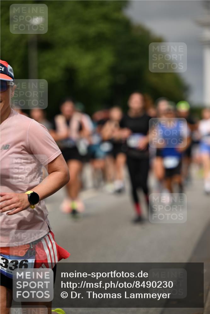 29.06.2025 - hella hamburg halbmarathon Dr. Thomas Lammeyer http://msf.ph/oto/8490230 29.06.2025 10:21:48 Kennedybrücke 1015, 1156, 1204, 1274, 1458, 1554, 1622, 1749, 1795, 2094, 2259, 2931, 3138, 3292, 3802, 3803, 4218, 4852, 5002, 5004, 5929, 5930, 6254, 6336, 6352, 7011, 7258, 7945, 8144, 8210, 8351, 8433, 8607, 9400, 9798, 9848, 10460, 10509, 10620, 10677, 11275, 11372 meine-sportfotos.de