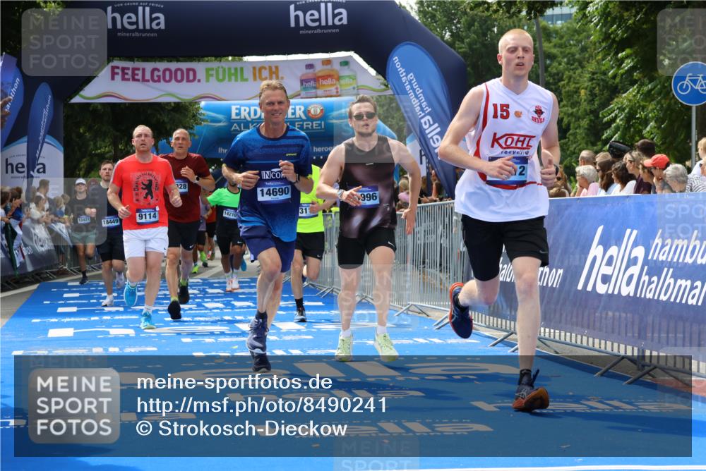 29.06.2025 - hella hamburg halbmarathon Strokosch-Dieckow http://msf.ph/oto/8490241 29.06.2025 10:43:36 Ziel 3116, 4080, 4318, 5124, 6903, 6991, 7635, 9114, 10246, 11648, 12623, 13421, 13996, 14201, 14210, 14484, 14690, 15328, 15932, 16338, 17912, 18449, 18513, 18775, 18810, 19090, 19229 meine-sportfotos.de