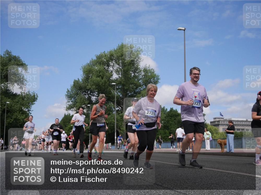 29.06.2025 - hella hamburg halbmarathon Luisa Fischer http://msf.ph/oto/8490242 29.06.2025 11:27:53 Kennedybrücke 6451, 14082, 2729, 727, 2727, 2729, 4285, 4668, 4677, 6451, 6733, 8214 meine-sportfotos.de