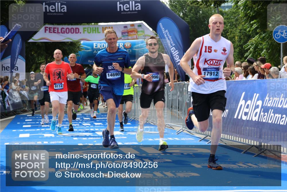 29.06.2025 - hella hamburg halbmarathon Strokosch-Dieckow http://msf.ph/oto/8490256 29.06.2025 10:43:36 Ziel 3116, 4080, 4318, 5124, 6903, 6991, 7635, 9114, 10246, 11648, 12623, 13421, 13996, 14201, 14210, 14484, 14690, 15328, 15932, 16338, 17912, 18449, 18513, 18775, 18810, 19090, 19229 meine-sportfotos.de