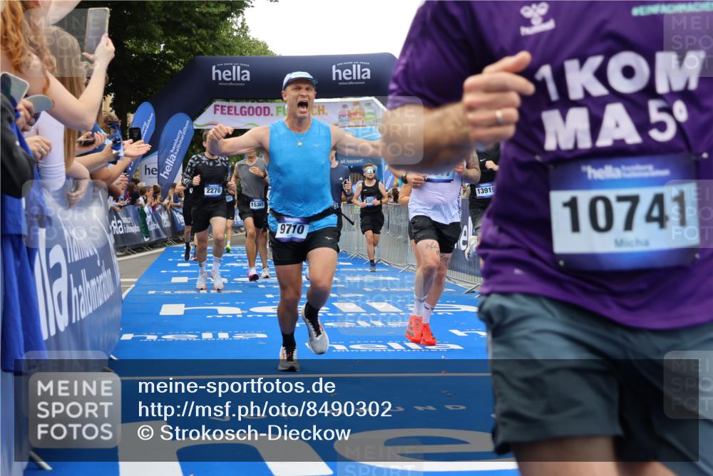 29.06.2025 - hella hamburg halbmarathon Strokosch-Dieckow http://msf.ph/oto/8490302 29.06.2025 10:45:05 Ziel 1171, 2270, 3917, 4997, 6266, 6375, 6575, 6819, 7087, 7709, 7843, 9302, 9710, 10313, 10741, 11688, 13919, 15334, 15365, 15651, 16058, 16685, 16689, 17120, 17381, 17544, 17960, 18346, 18718 meine-sportfotos.de