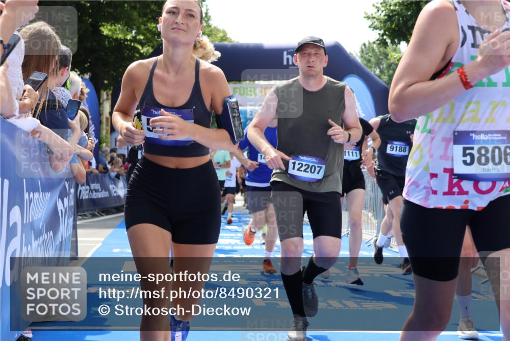 29.06.2025 - hella hamburg halbmarathon Strokosch-Dieckow http://msf.ph/oto/8490321 29.06.2025 11:30:22 Ziel 1148, 3029, 3341, 3600, 3601, 4111, 4580, 5783, 5806, 6444, 6570, 8031, 8221, 8595, 8855, 9183, 9188, 9289, 10391, 11076, 11111, 12062, 14644, 14649, 14788, 14888, 15155, 15721, 15722, 15983, 17714, 18097, 18883 meine-sportfotos.de