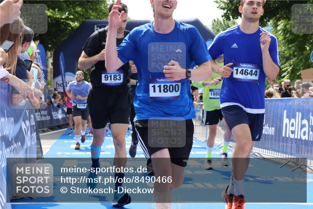 29.06.2025 - hella hamburg halbmarathon Strokosch-Dieckow http://msf.ph/oto/8490466 29.06.2025 11:30:24 Ziel 1235, 3341, 4111, 4580, 5783, 5806, 6444, 6570, 8031, 8221, 8595, 8855, 9183, 9188, 9289, 10391, 11076, 11111, 11672, 14644, 14649, 14788, 14888, 15155, 15721, 15722, 15983, 16659, 17043, 17714, 18097, 18390, 18860, 18883 meine-sportfotos.de