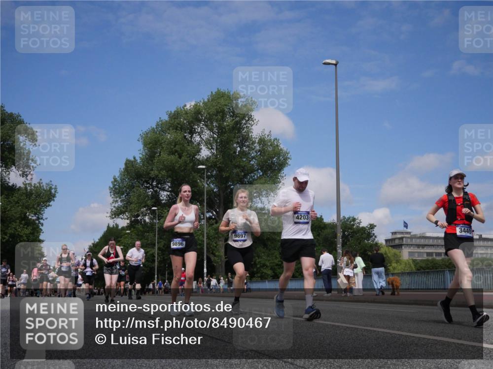 29.06.2025 - hella hamburg halbmarathon Luisa Fischer http://msf.ph/oto/8490467 29.06.2025 11:28:03 Kennedybrücke 11993, 9896, 9897, 4203, 3440, 3440, 4203, 4285, 4621, 6439, 6457, 9896, 9897 meine-sportfotos.de