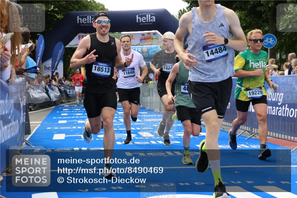 29.06.2025 - hella hamburg halbmarathon Strokosch-Dieckow http://msf.ph/oto/8490469 29.06.2025 10:43:32 Ziel 3116, 3928, 4080, 4318, 5124, 5436, 5506, 7635, 8664, 9114, 9931, 10246, 11648, 12623, 13421, 13996, 14484, 14690, 15328, 15932, 16338, 17912, 18449, 18513, 18775, 18810, 18942, 19229 meine-sportfotos.de